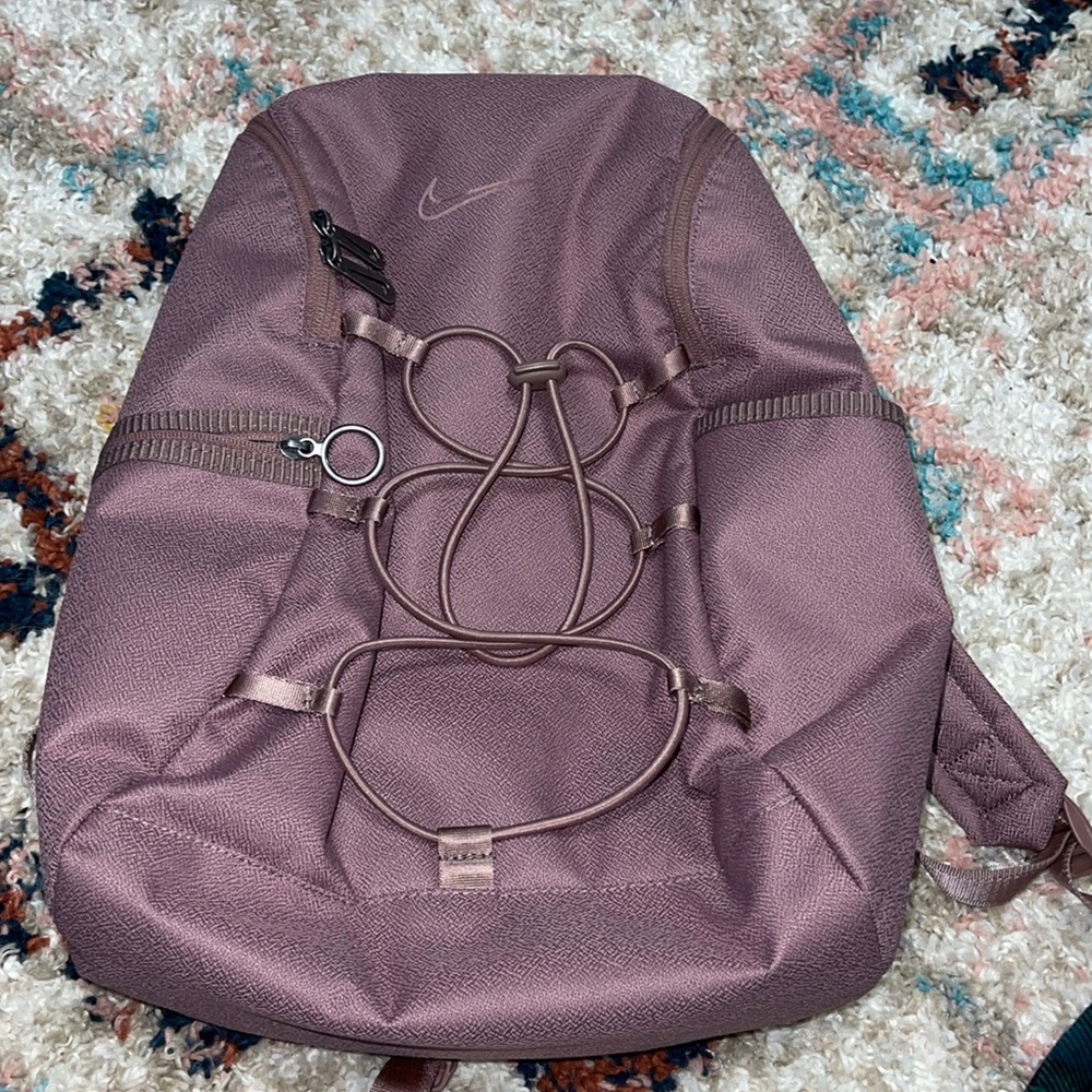 Medium size Nike bag